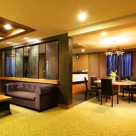 Q Hotel Bangkok Dış mekan fotoğraf