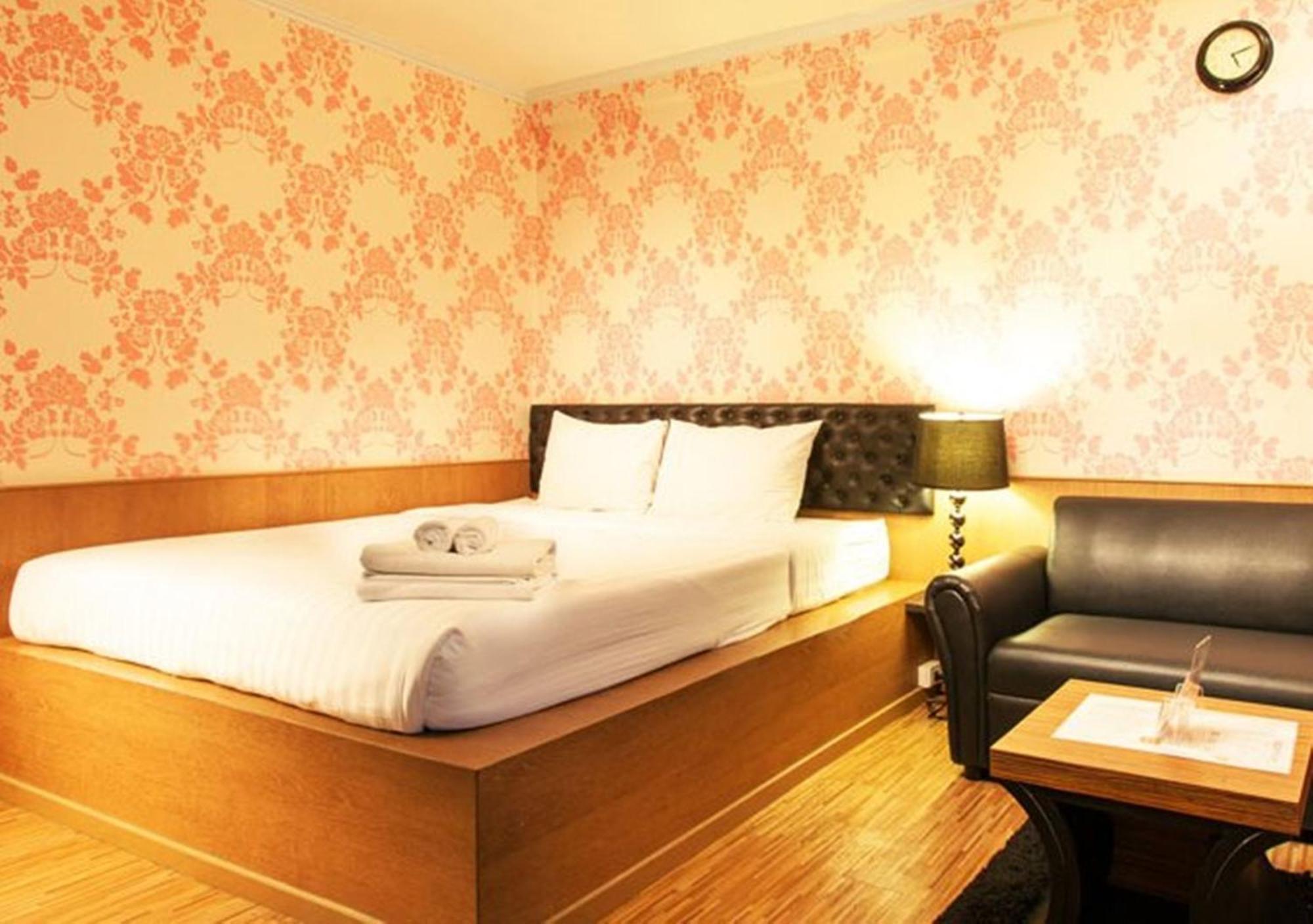 Q Hotel Bangkok Dış mekan fotoğraf
