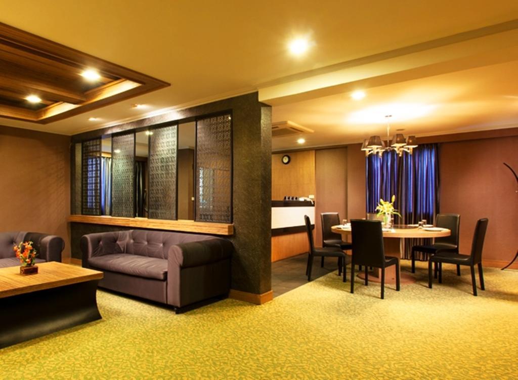 Q Hotel Bangkok Dış mekan fotoğraf