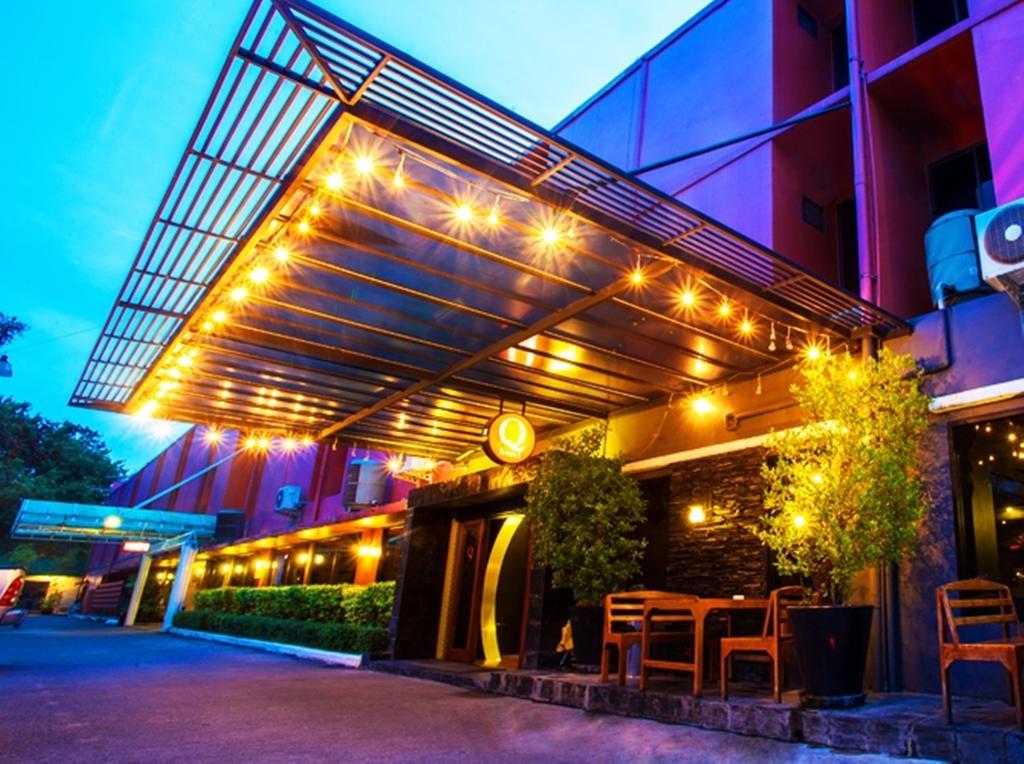 Q Hotel Bangkok Dış mekan fotoğraf