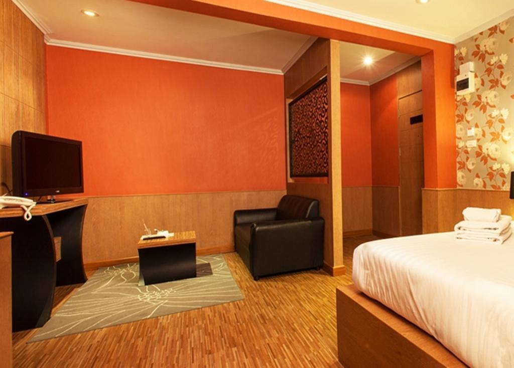 Q Hotel Bangkok Dış mekan fotoğraf