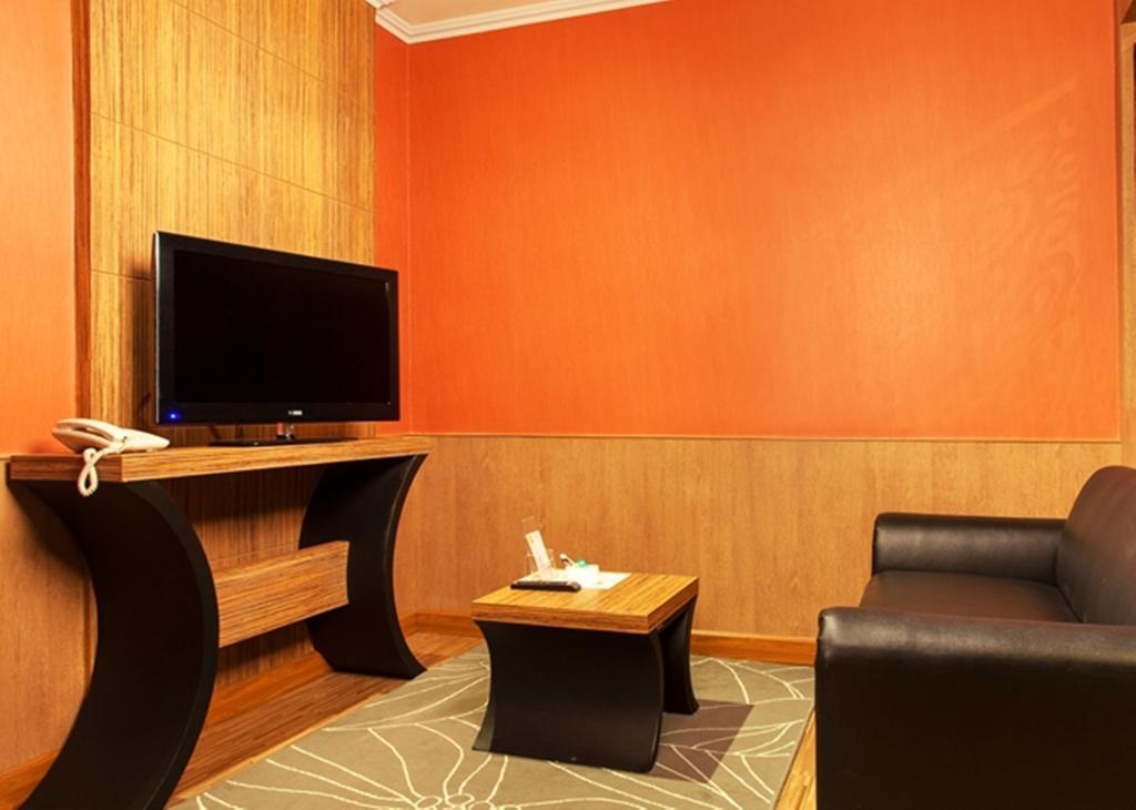 Q Hotel Bangkok Dış mekan fotoğraf