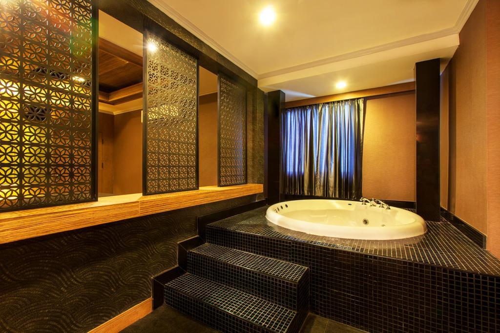 Q Hotel Bangkok Dış mekan fotoğraf