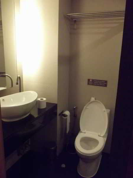 Q Hotel Bangkok Dış mekan fotoğraf