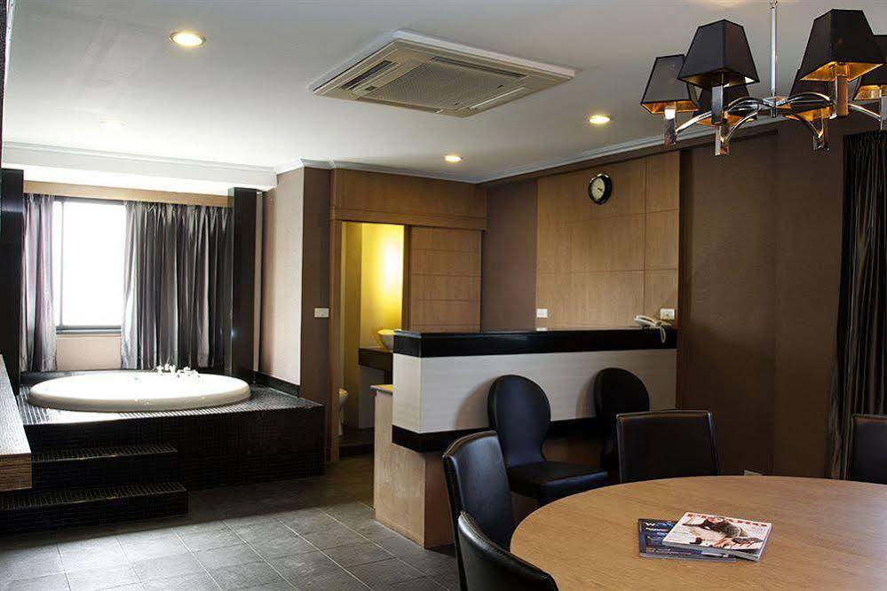 Q Hotel Bangkok Dış mekan fotoğraf