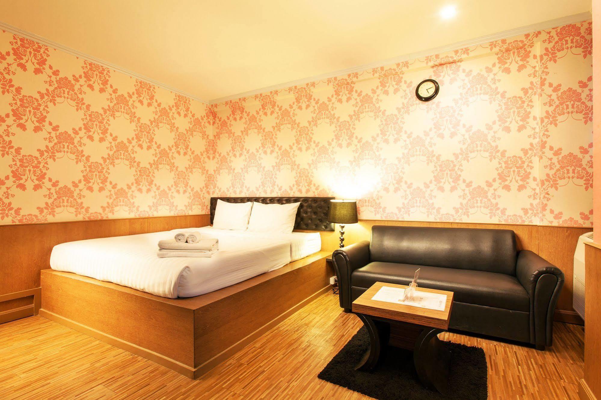 Q Hotel Bangkok Dış mekan fotoğraf