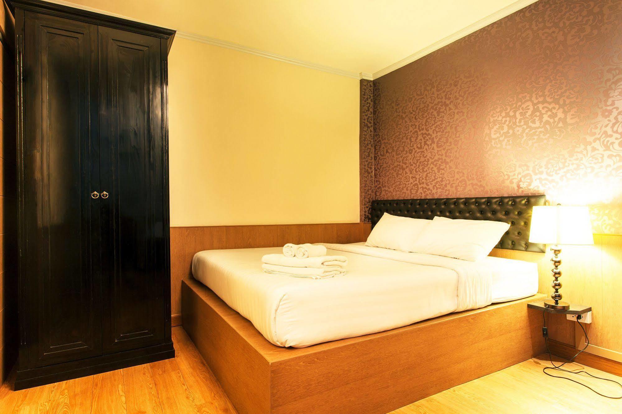 Q Hotel Bangkok Dış mekan fotoğraf