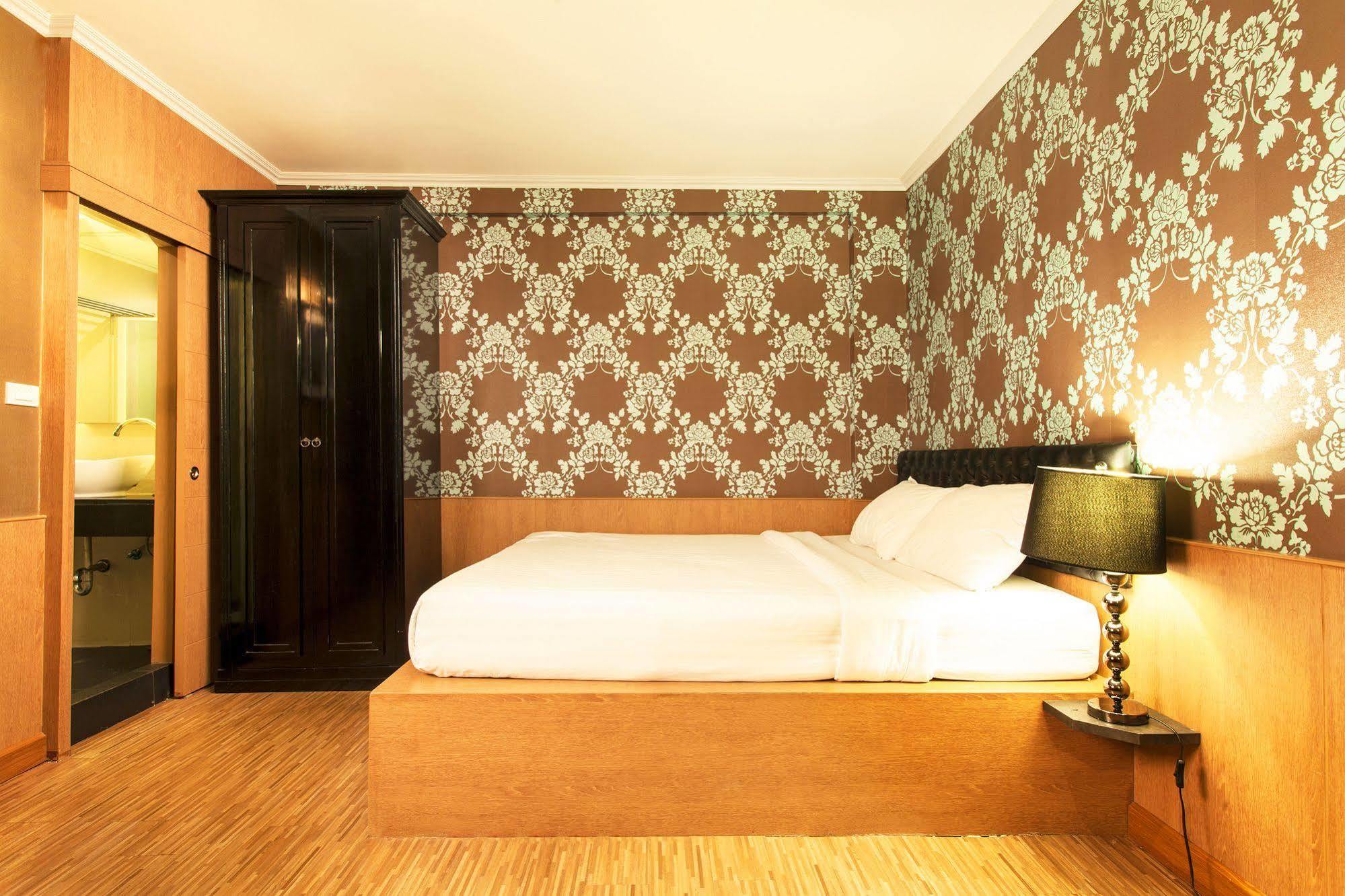 Q Hotel Bangkok Dış mekan fotoğraf